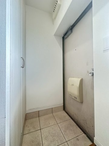 三和第5マンションの玄関