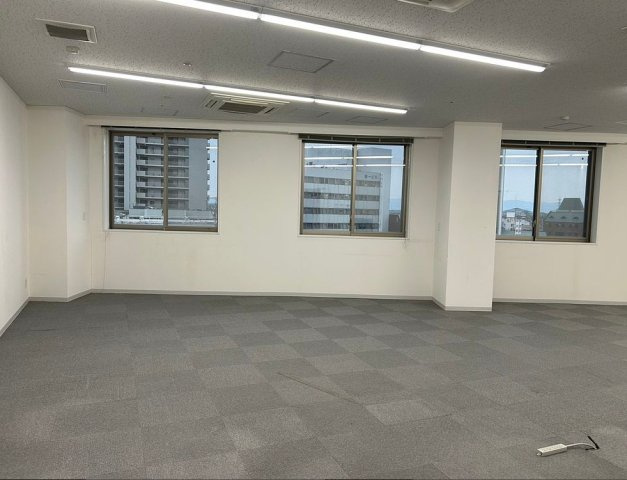 近江八幡市鷹飼町の事務所の内装