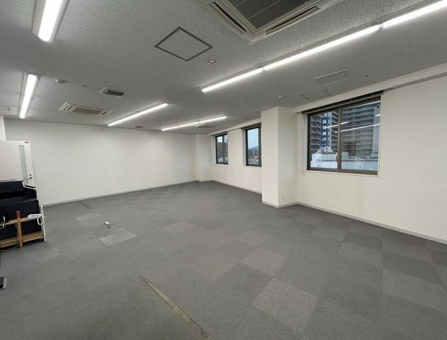 近江八幡市鷹飼町の事務所の内装