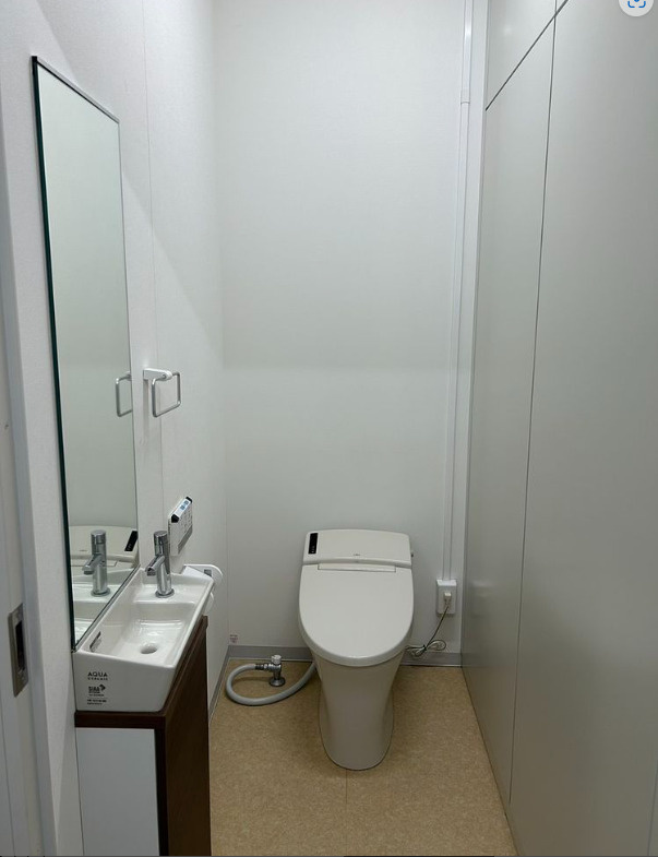 近江八幡市鷹飼町の事務所のトイレ