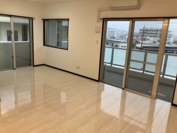 プレミアムコート知花の居間・リビング