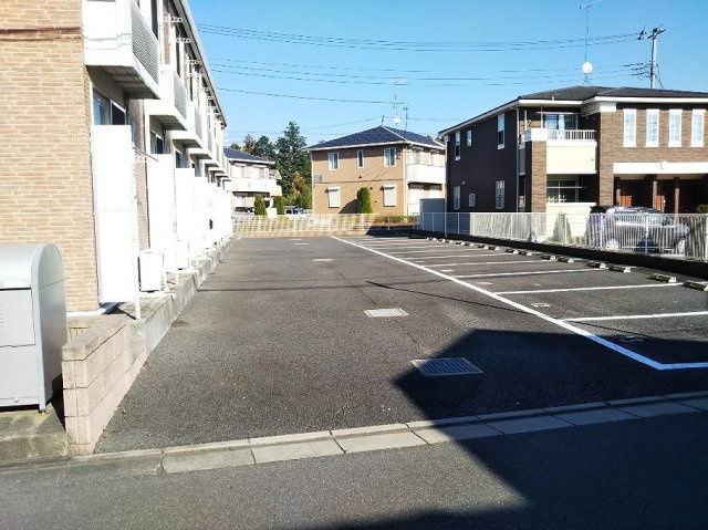 レオパレスミドリノBの駐車場