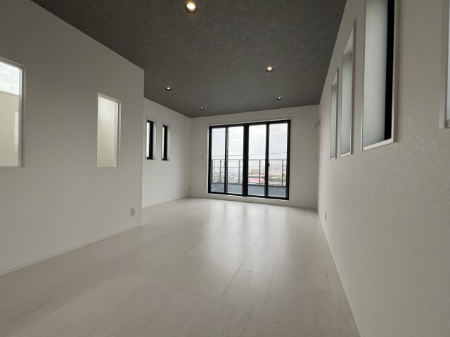 オーシャンビュー！海まで徒歩３分の場所にできた新築住宅の洋室