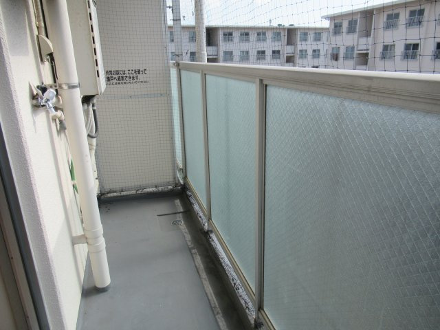 兵庫県公社　伊川谷（１）１号棟のバルコニー|広々としたバルコニーです