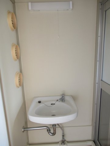 兵庫県公社　伊川谷（１）１号棟の洗面所|ゆったりとスペースのある洗面所