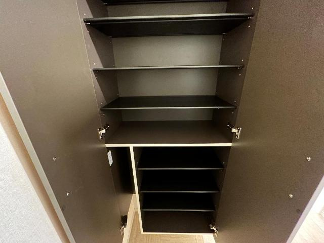 ワシンレジデンスの収納|下駄箱（イメージ）