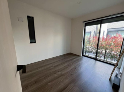 【洋室】 | 所沢市美原町4丁目　令和6年築 | 2面採光の明るい洋室です