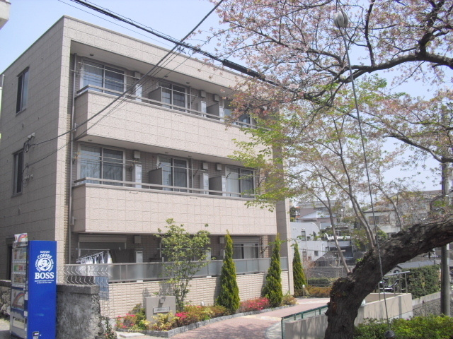 大倉山サルーンの外観