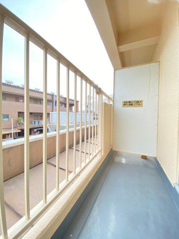ナンノ第12号館のバルコニー