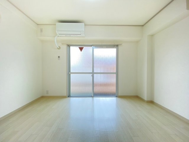 ナンノ第12号館の洋室