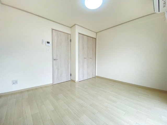 ナンノ第12号館の寝室