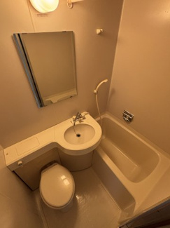 【浴室】 | 南山貸家 | 3点ユニットバスです。