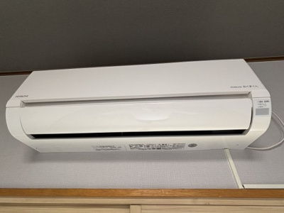 【設備】 | 南山貸家 | リビングにもエアコンが付いております。