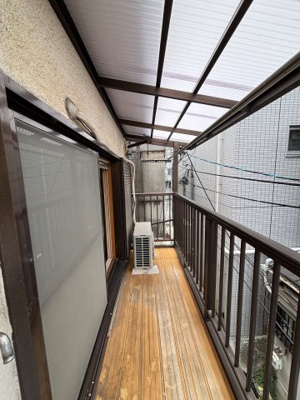 【バルコニー】 | 南山貸家 | ベランダの屋根も新調しております。