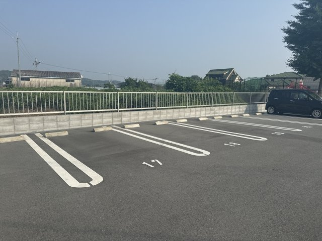 セルディーナBの駐車場
