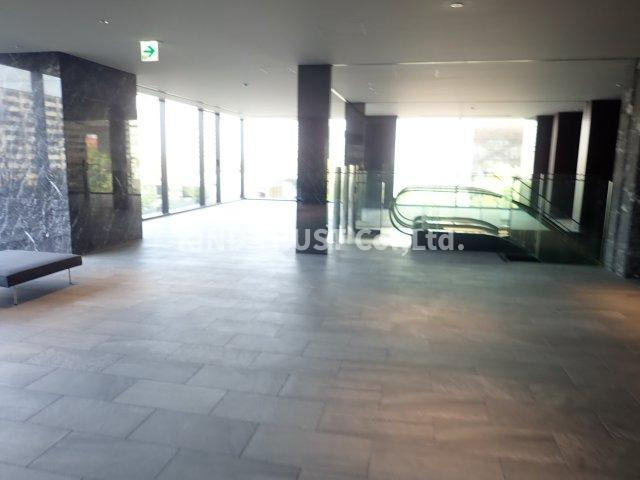 ザ・パークハウス中之島タワーのロビー|建物の内部です