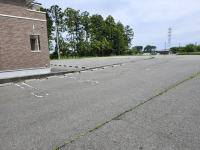 【駐車場】 | ペット可　メゾンドミュール（家賃半額補助対象物件） | 駐車場完備です