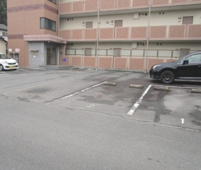 【駐車場】 | ア・ルーラ東合川 | 駐車場完備です