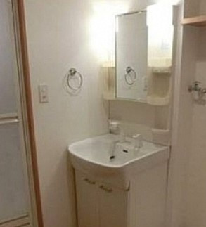 【洗面所】 | ア・ルーラ東合川 | 明るい洗面所です