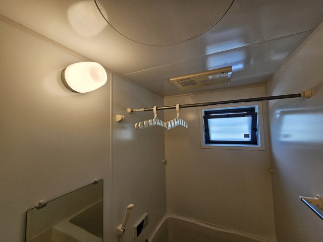 リビングタウン魚住　B棟の浴室