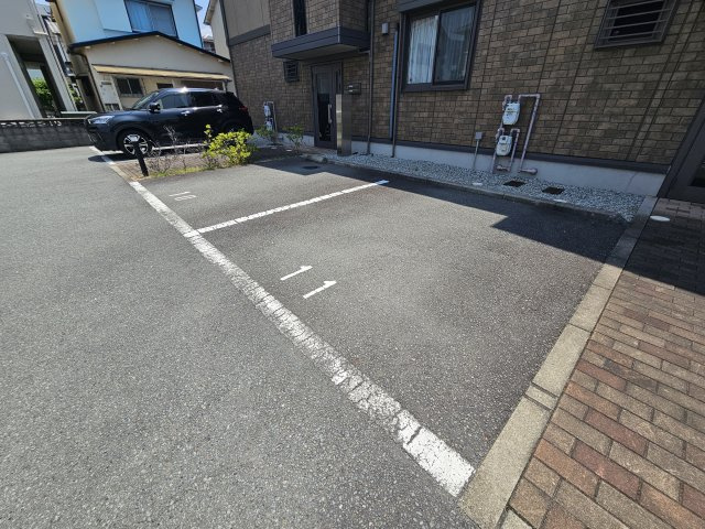 リビングタウン魚住　B棟の駐車場