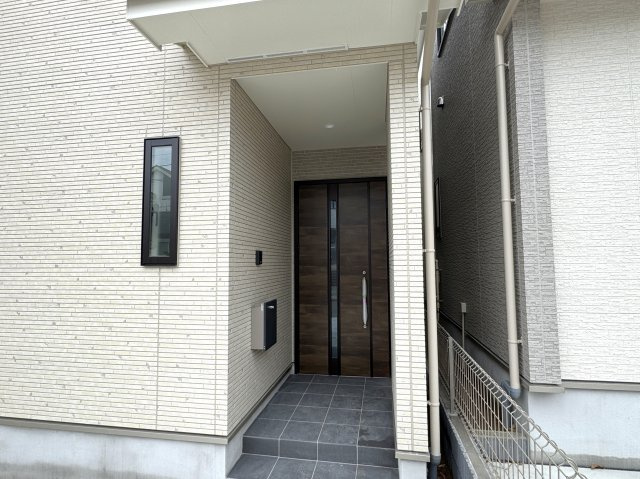 松戸市八ケ崎５丁目新築戸建【八ヶ崎小学校：9分】のエントランス|エントランス・玄関ポーチ