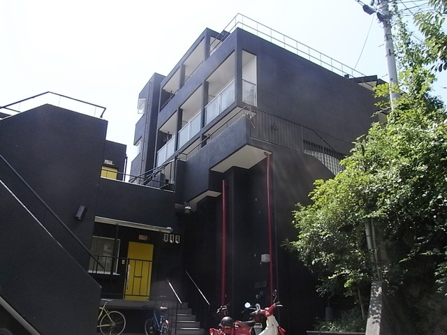 Dcourt六甲(旧:ドミトリー阪急六甲)のエントランス