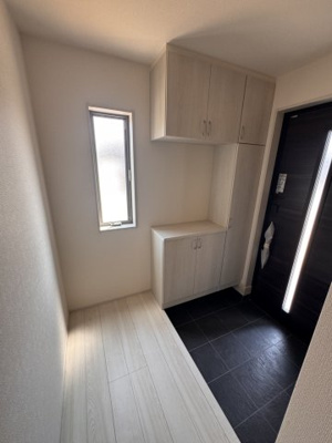 【玄関】 | リーブルガーデン．Ｓ　行田城西第２　 | ５号棟現地玄関（2025年08月24日）撮影