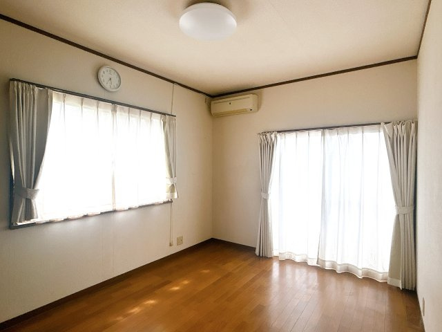 えびの市大字原田の中古一戸建の洋室