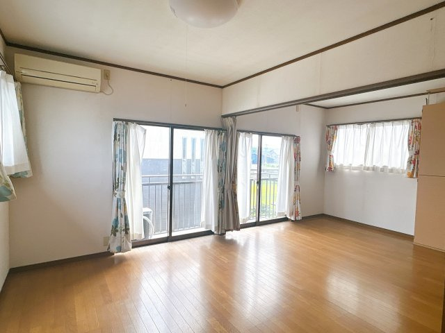 えびの市大字原田の中古一戸建の洋室