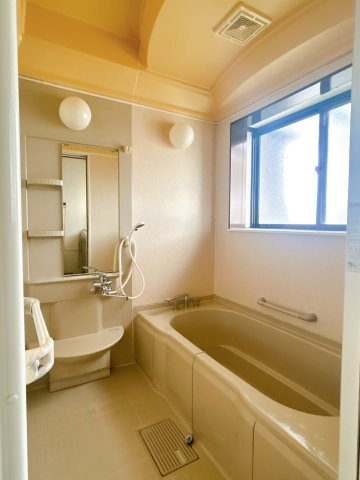 えびの市大字原田の中古一戸建の浴室