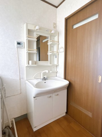 えびの市大字原田の中古一戸建の独立洗面台