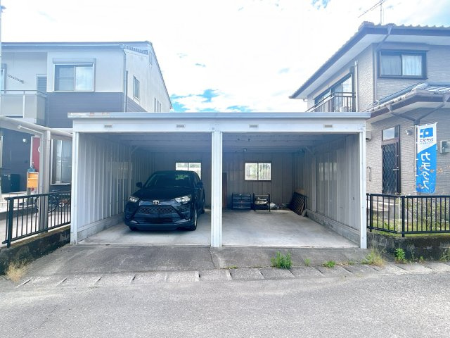 えびの市大字原田の中古一戸建の駐車場