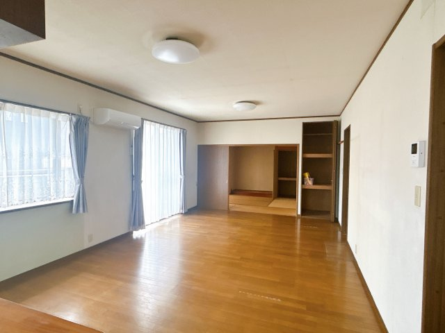 えびの市大字原田の中古一戸建の居間・リビング