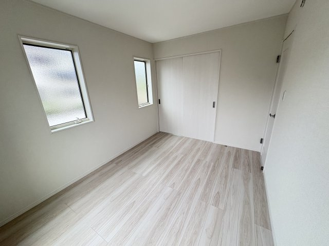 神戸市垂水区つつじが丘6丁目戸建の洋室