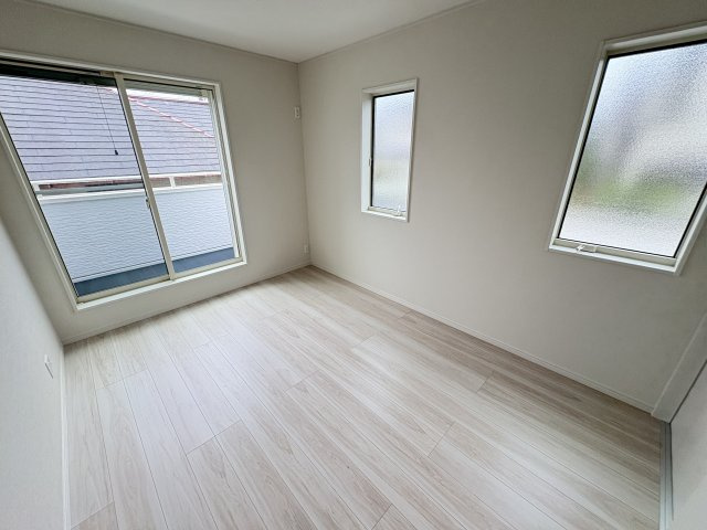 神戸市垂水区つつじが丘6丁目戸建の洋室