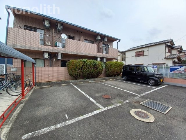 コンフォールの駐車場