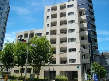 【外観】 | ユーノ新宿柏木 | 鉄筋コンクリート造のがっちりとした建物。