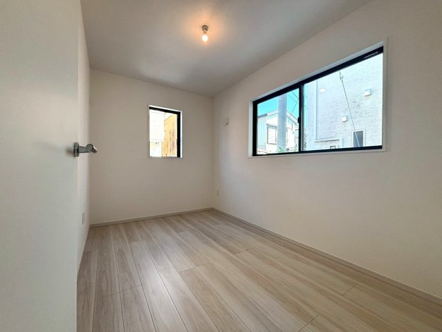 三郷市　中央5丁目　新築戸建　全1棟の洋室|使い勝手のいい洋室です