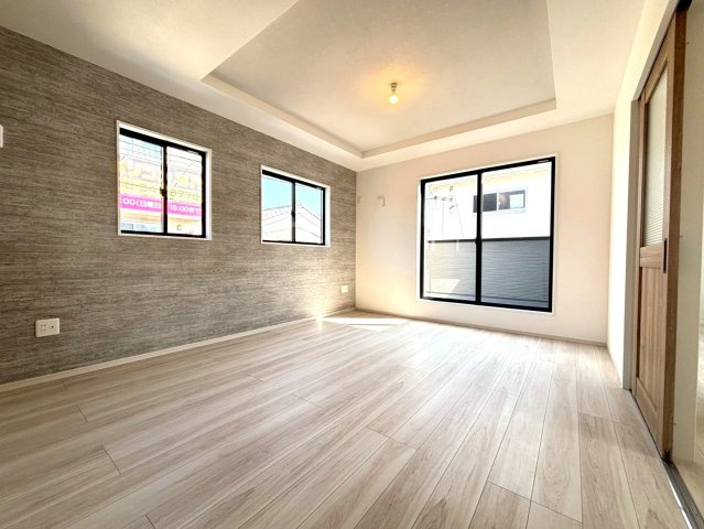 三郷市　中央5丁目　新築戸建　全1棟の居間・リビング|おしゃれなリビングです