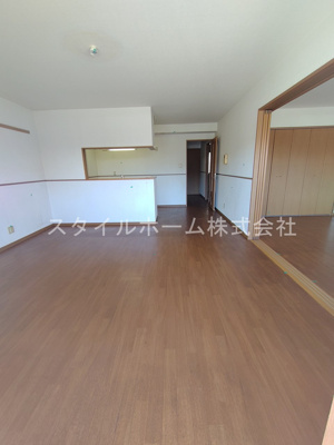 【居間・リビング】 | ニューラフィーネ | 別部屋写真です。