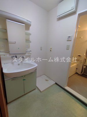 【洗面所】 | ニューラフィーネ | 別部屋写真です。