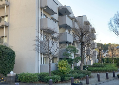 【外観】 | 長池公園せせらぎ通り北 | マンションの外観は非常に重要なポイントです！外観の善し悪しは資産価値に大きな影響を与えます。外観のいいマンションを購入することで、高値で売却がしやすく、買い手が見つかりやすいというメリットがあります。