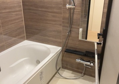 【浴室】 | 長池公園せせらぎ通り北 | 入浴時の快適さも大事なことですが、綺麗な状態を維持できなければ気持ちよく入浴できません。毎日の掃除が楽という点は大事なポイントになります！カビが生えにくく掃除がしやすい、壁や浴槽を選ぶといいでしょう。