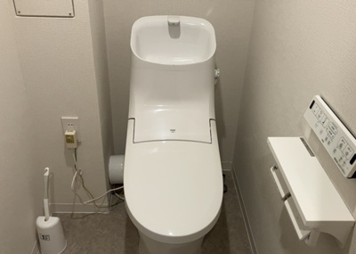 【トイレ】 | 長池公園せせらぎ通り北 | トイレは大きさや形、機能、抗菌性などが異なる多種多彩なタイプが各メーカーから出ています。それぞれに良さがあるため、事前にどういったタイプのトイレがいいのかをご家庭内で決めて、内見に行くといいでしょう。