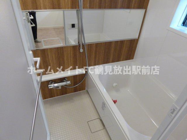 大阪市城東区鴫野東３丁目のアパートの浴室