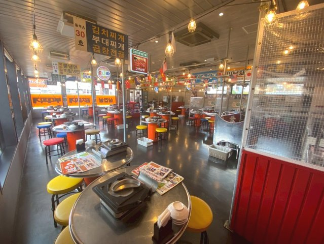 東大友町並木側貸店舗の内装