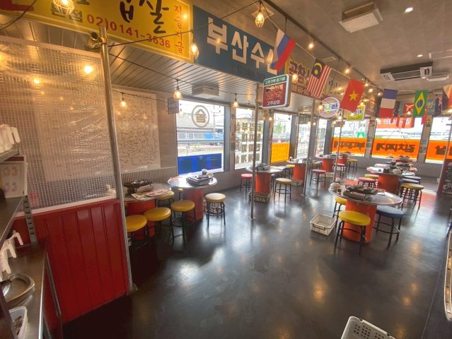 東大友町並木側貸店舗の内装