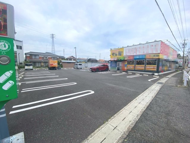 東大友町並木側貸店舗の駐車場