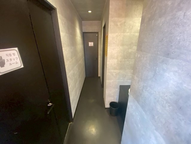 東大友町並木側貸店舗の内装